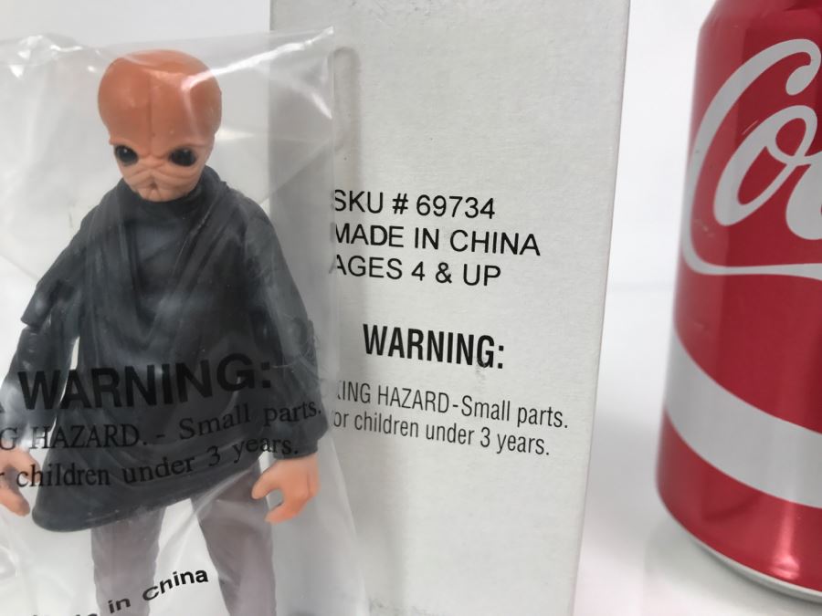 STAR WARS Two Figures SKU# 69736 And SKU# 69734 Made In China New In Box [Photo 6]