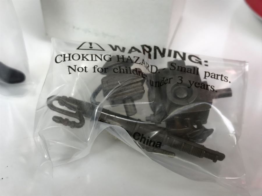 STAR WARS Two Figures SKU# 69736 And SKU# 69734 Made In China New In Box [Photo 8]