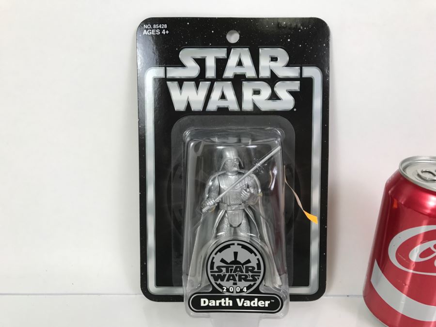 STAR WARS Darth Vader Hasbro 85428 2004 New On Card [Photo 1]