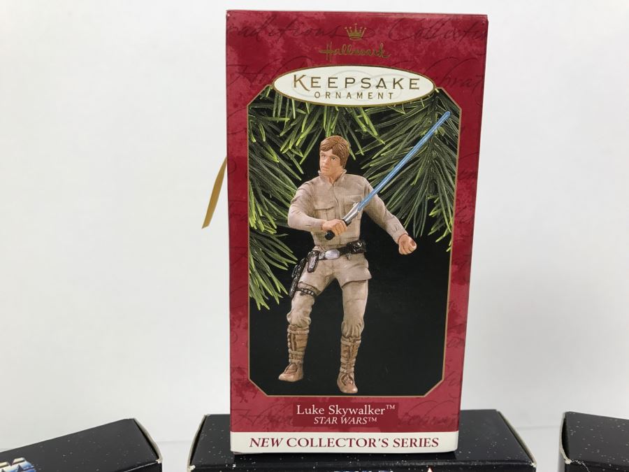 STAR WARS Assorted Items -3 Die Cast Key Chains Placo 1996 Collectors Edition; R2-D2 (Artoo-Detoo) 04101, C-3PO (See-Threepio) 02718, Darth Vader 03670, And 1 Christmas Ornament Hallmark Luke Skywalker 1997 [Photo 5]