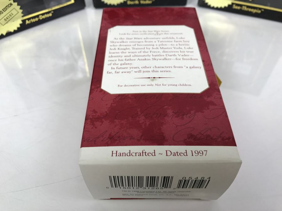 STAR WARS Assorted Items -3 Die Cast Key Chains Placo 1996 Collectors Edition; R2-D2 (Artoo-Detoo) 04101, C-3PO (See-Threepio) 02718, Darth Vader 03670, And 1 Christmas Ornament Hallmark Luke Skywalker 1997 [Photo 7]