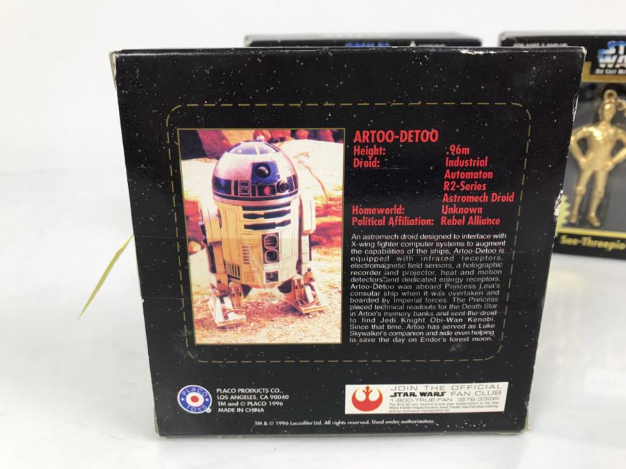 STAR WARS Assorted Items -3 Die Cast Key Chains Placo 1996 Collectors Edition; R2-D2 (Artoo-Detoo) 04101, C-3PO (See-Threepio) 02718, Darth Vader 03670, And 1 Christmas Ornament Hallmark Luke Skywalker 1997 [Photo 9]