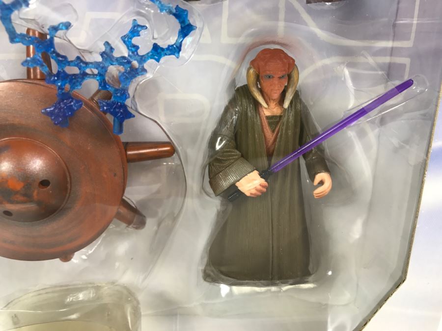 STAR WARS Attack Of The Clones Jedi Warriors With Nikto Jedi, Plo Koon, Saesee Tiin, Obi-Wan Kenobi, Assasin Droid, And Containment Field Hasbro 2003 26720 New In box [Photo 8]