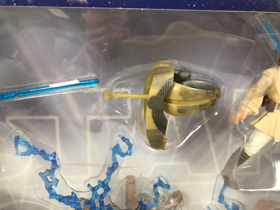 STAR WARS Attack Of The Clones Jedi Warriors With Nikto Jedi, Plo Koon, Saesee Tiin, Obi-Wan Kenobi, Assasin Droid, And Containment Field Hasbro 2003 26720 New In box [Photo 6]