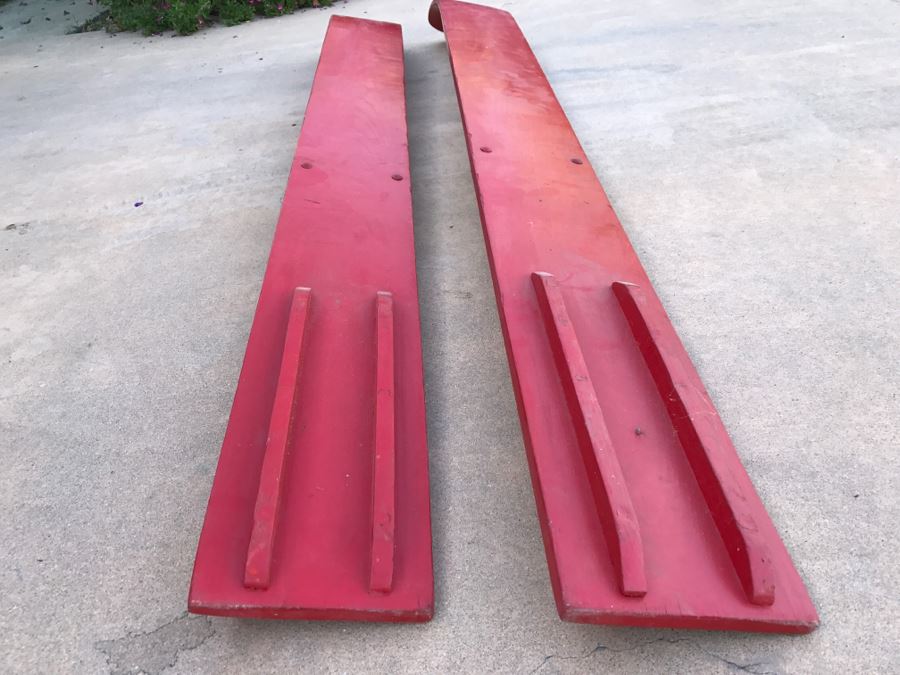 Pair Of Vintage Red Wooden Water Skis [Photo 9]