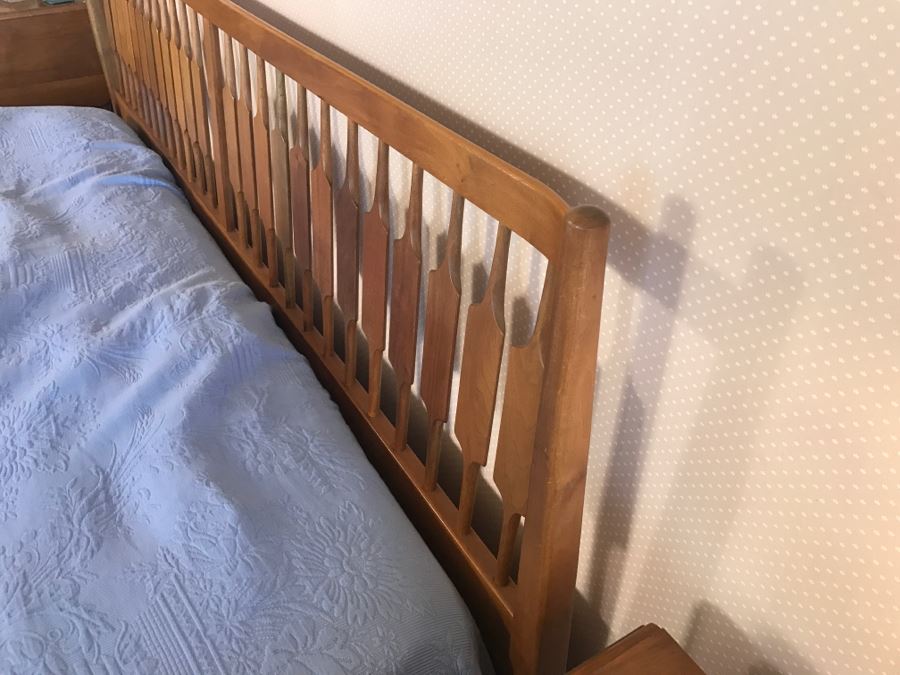 Mid-Century Modern Drexel King Headboard With Mattress, Boxspring And Frame (Bedding Not Included) [Photo 12]