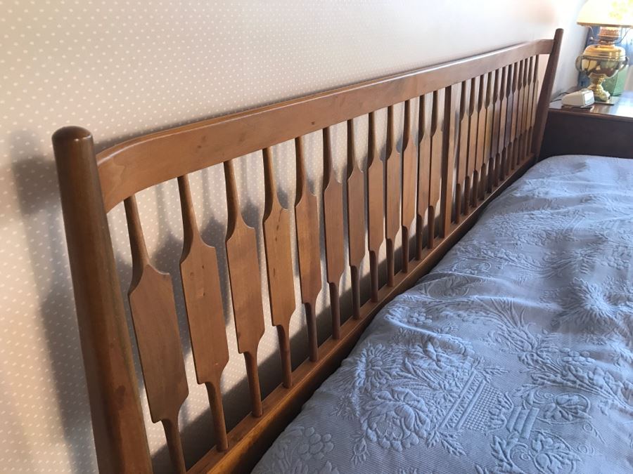 Mid-Century Modern Drexel King Headboard With Mattress, Boxspring And Frame (Bedding Not Included) [Photo 4]