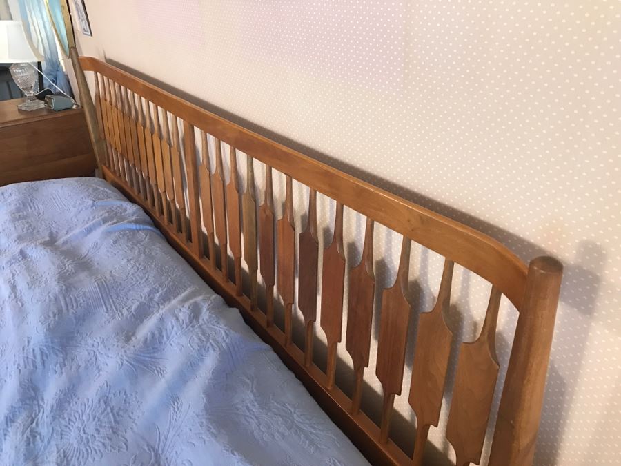 Mid-Century Modern Drexel King Headboard With Mattress, Boxspring And Frame (Bedding Not Included) [Photo 11]