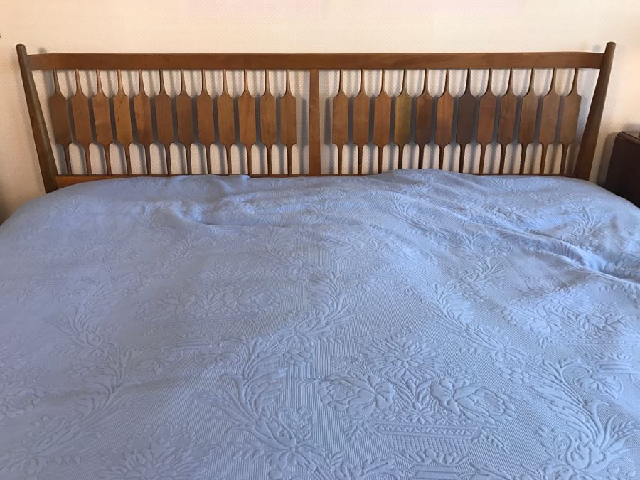 Mid-Century Modern Drexel King Headboard With Mattress, Boxspring And Frame (Bedding Not Included) [Photo 3]