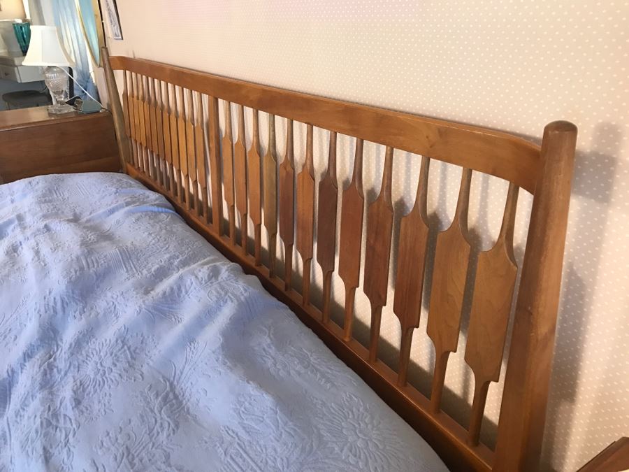 Mid-Century Modern Drexel King Headboard With Mattress, Boxspring And Frame (Bedding Not Included) [Photo 10]