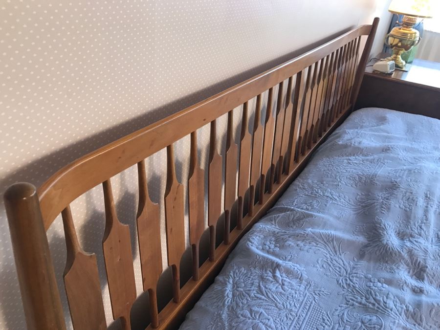 Mid-Century Modern Drexel King Headboard With Mattress, Boxspring And Frame (Bedding Not Included) [Photo 7]