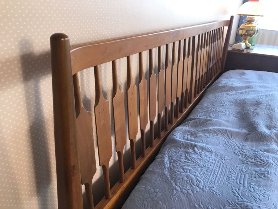 Mid-Century Modern Drexel King Headboard With Mattress, Boxspring And Frame (Bedding Not Included) [Photo 6]