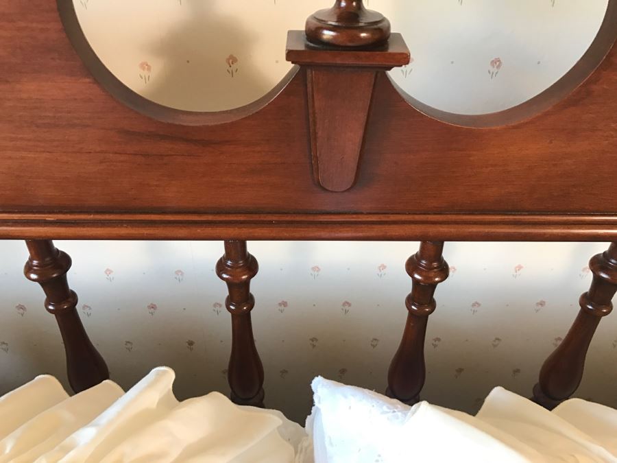 Vintage Pennsylvania House Turned Cherry Wood FULL SIZE Bed With Mattress And Boxspring (Bedding Not Included) [Photo 10]