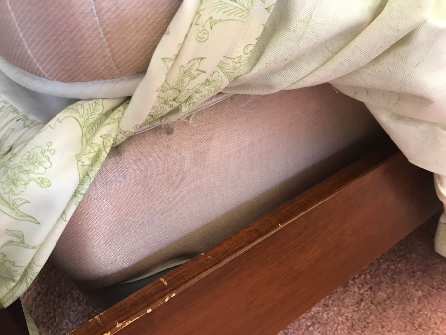 Vintage Pennsylvania House Turned Cherry Wood FULL SIZE Bed With Mattress And Boxspring (Bedding Not Included) [Photo 15]