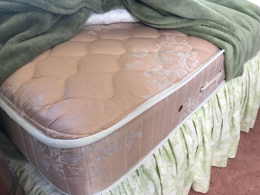 Vintage Pennsylvania House Turned Cherry Wood FULL SIZE Bed With Mattress And Boxspring (Bedding Not Included) [Photo 14]