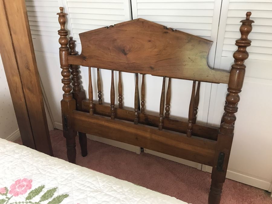 Vintage Turned Walnut Wooden TWIN SIZE Bed Headboard And Footboard With Frame [Photo 1]