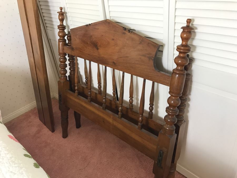 Vintage Turned Walnut Wooden TWIN SIZE Bed Headboard And Footboard With Frame [Photo 2]