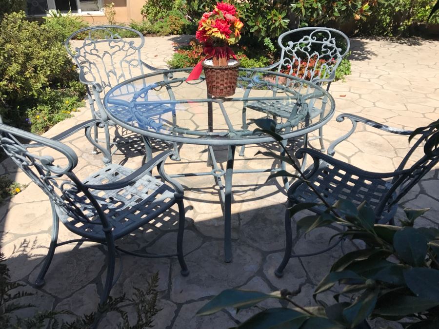 Ethan Allen Aluminum Outdoor Patio Furniture Set With Vine Motif 4 Chairs And Round Glass Top Table [Photo 1]