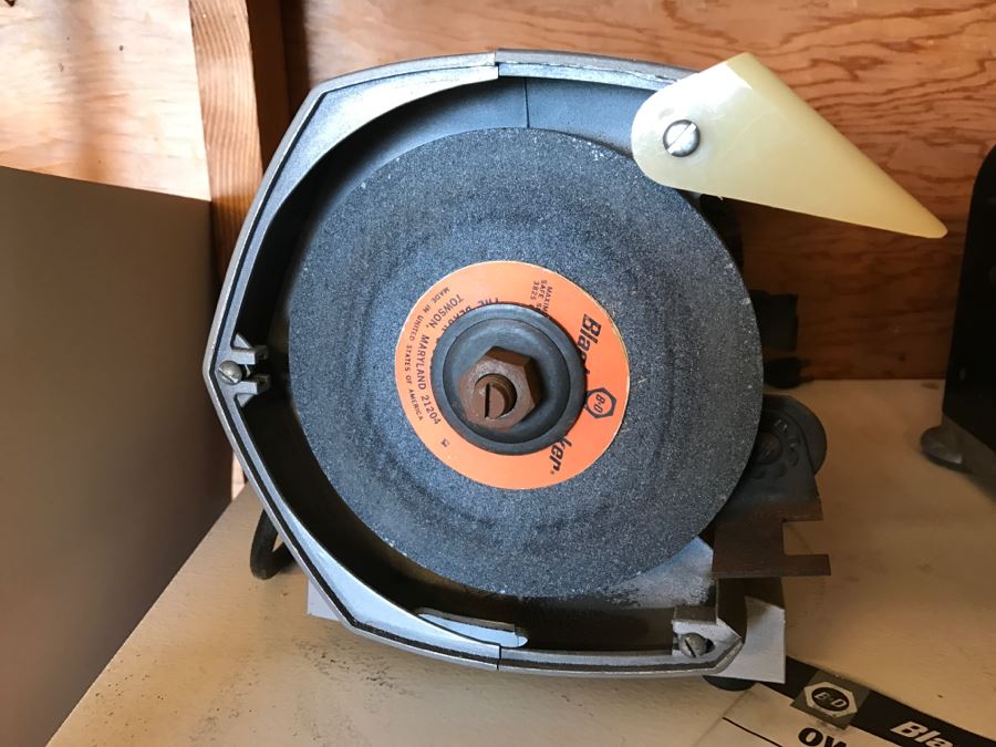 Black & Decker 6' Bench Grinder [Photo 4]