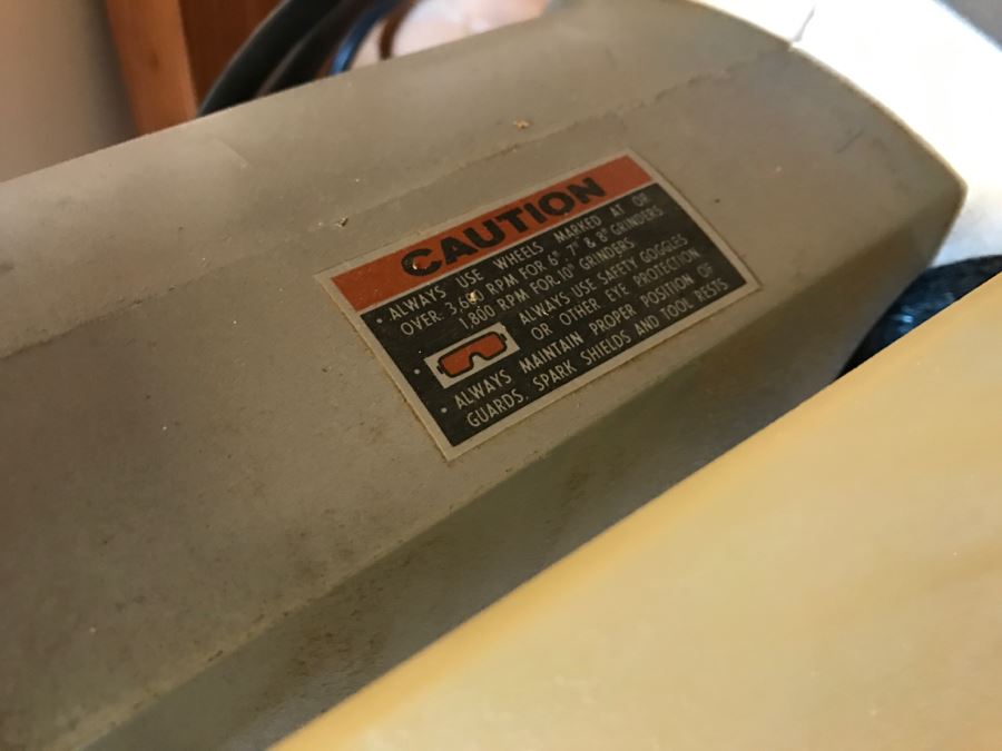 Black & Decker 6' Bench Grinder [Photo 5]