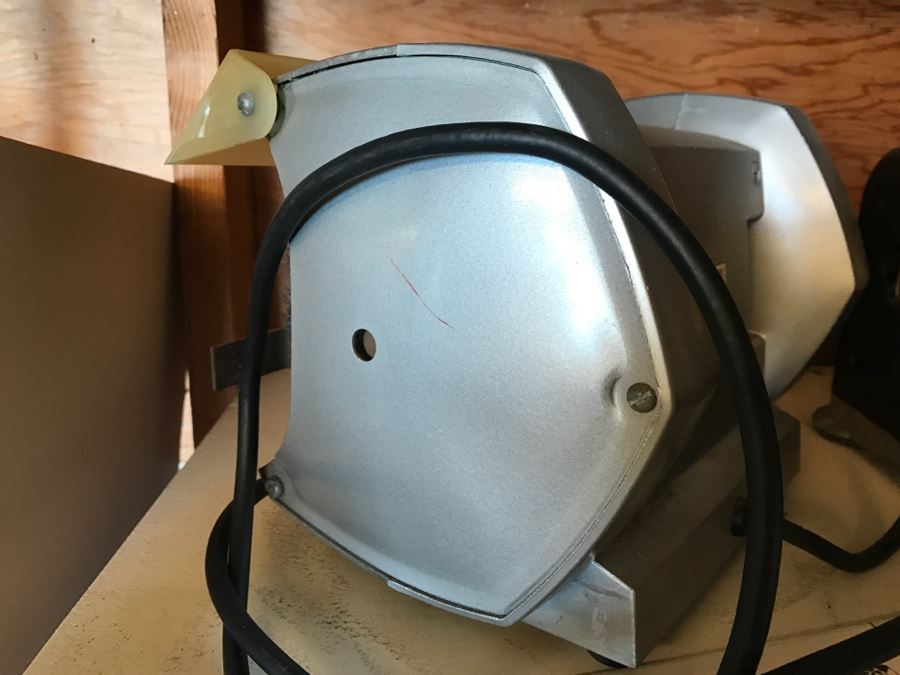 Black & Decker 6' Bench Grinder [Photo 7]