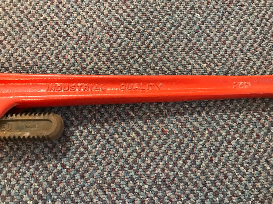 24' Super Ego Heavy Duty Adjustable Pipe Wrench [Photo 6]