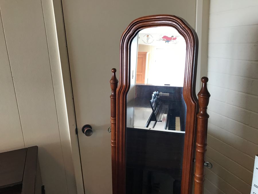 Free Standing Mirror [Photo 2]