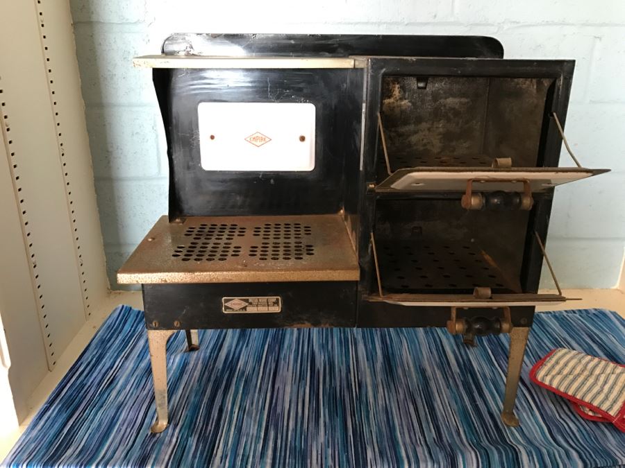 Vintage Empire Metal Ware Corporation 600 Watt Child Electric Toy Stove Oven B27 - Working - Cord Missing [Photo 7]