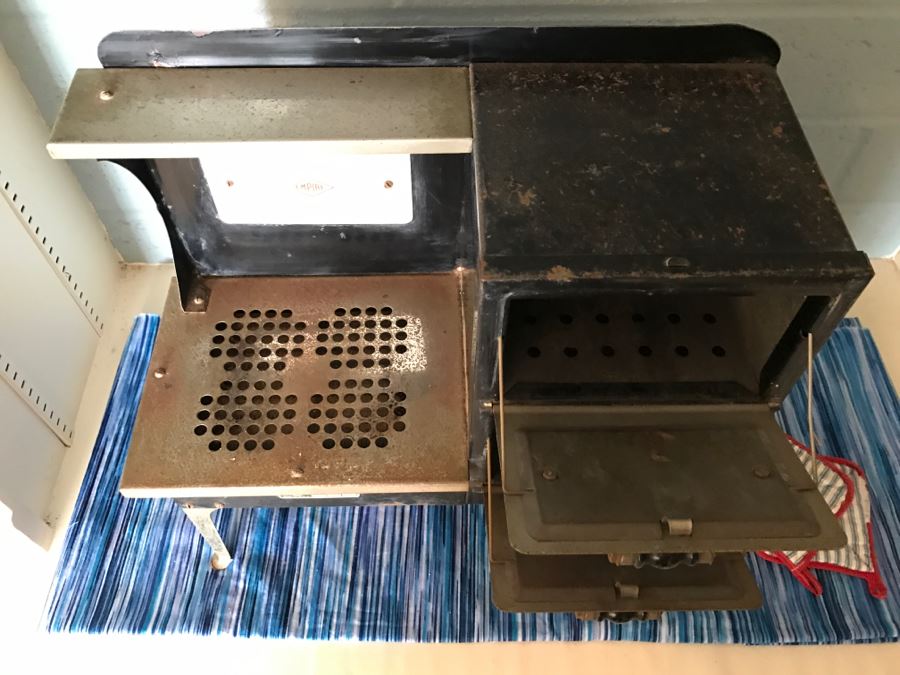 Vintage Empire Metal Ware Corporation 600 Watt Child Electric Toy Stove Oven B27 - Working - Cord Missing [Photo 8]