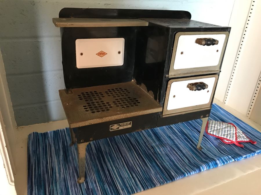 Vintage Empire Metal Ware Corporation 600 Watt Child Electric Toy Stove Oven B27 - Working - Cord Missing [Photo 16]