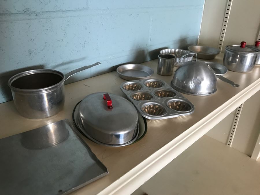 Vintage Child Toy Aluminum Miniature Cookware [Photo 2]