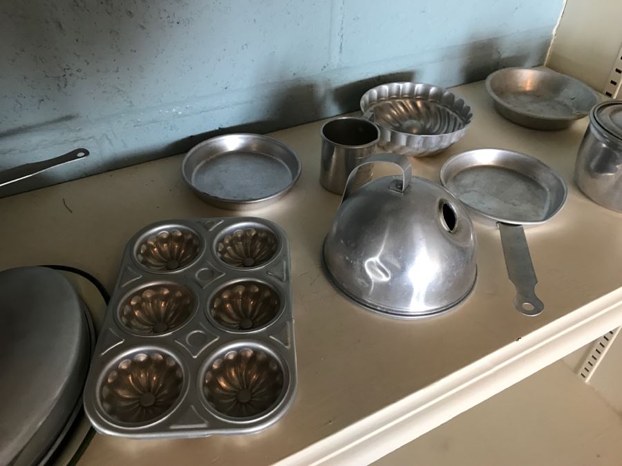 Vintage Child Toy Aluminum Miniature Cookware [Photo 4]