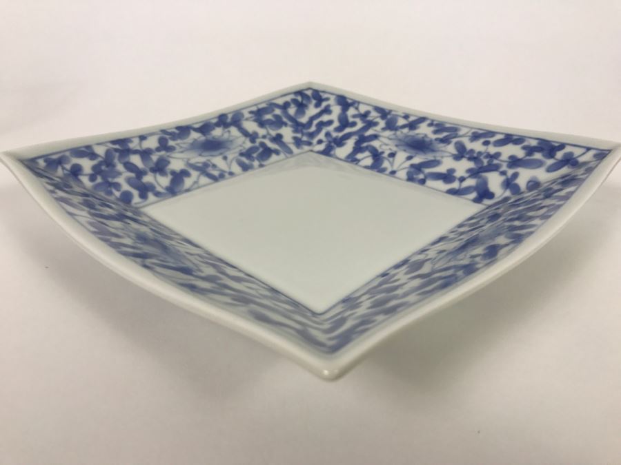 Asian Blue And White Dish With Display Stand [Photo 5]