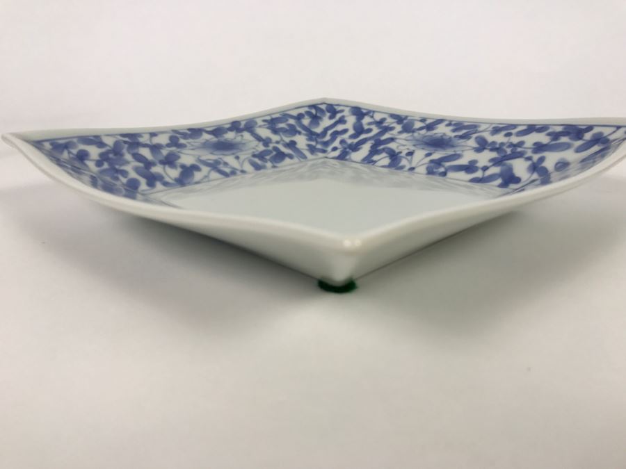 Asian Blue And White Dish With Display Stand [Photo 7]