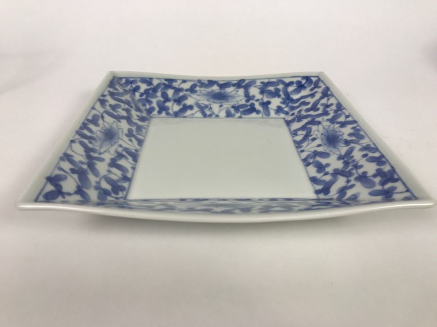 Asian Blue And White Dish With Display Stand [Photo 8]