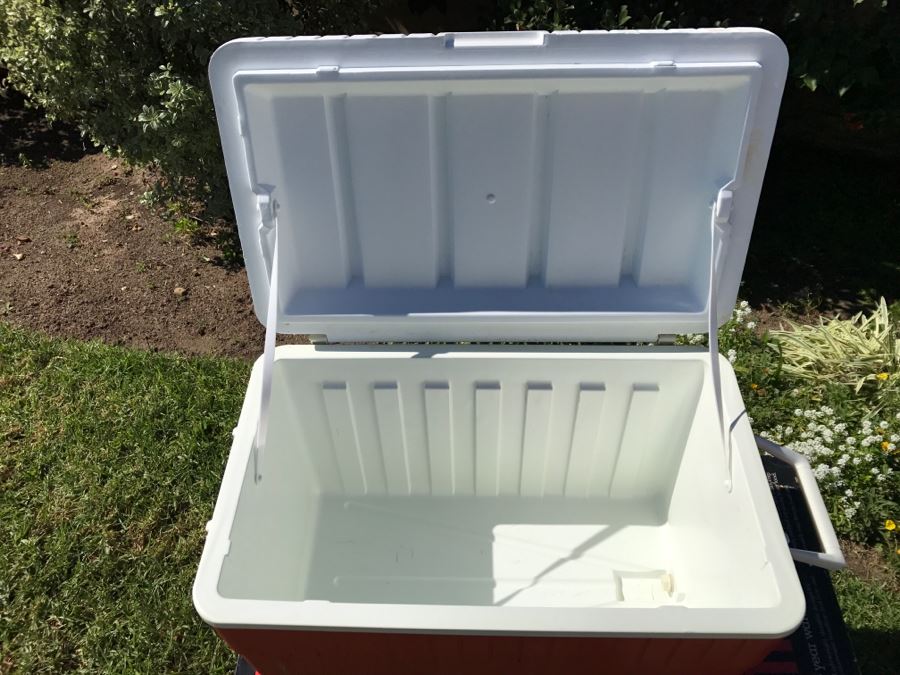 55Qt Red Thermos With Original Box [Photo 4]