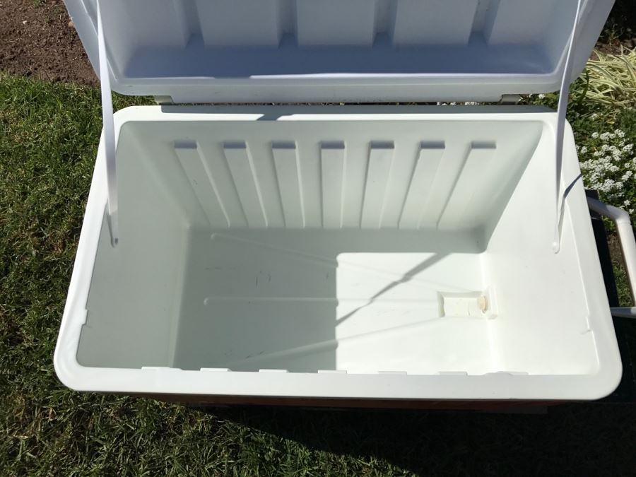 55Qt Red Thermos With Original Box [Photo 5]