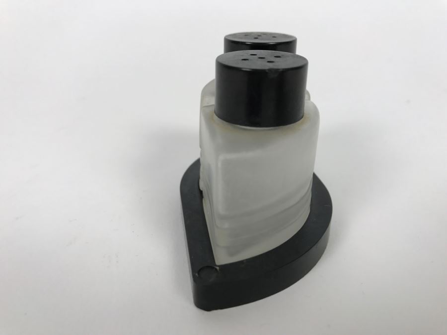 Vintage Art Deco Salt And Pepper Shakers With Black Holder [Photo 5]