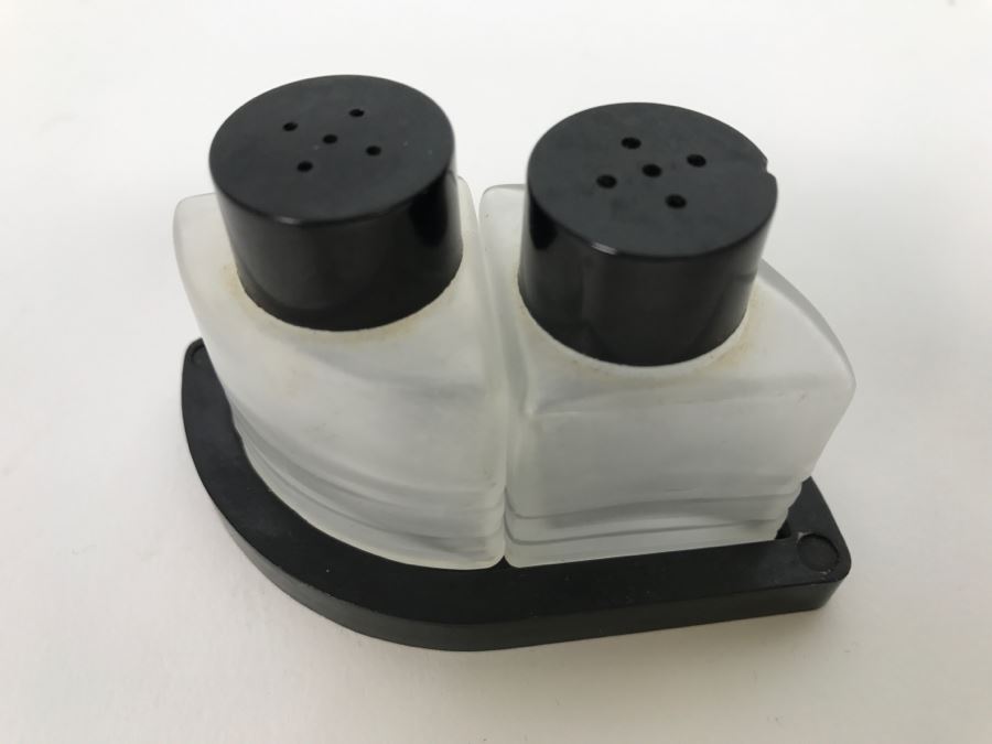 Vintage Art Deco Salt And Pepper Shakers With Black Holder [Photo 4]