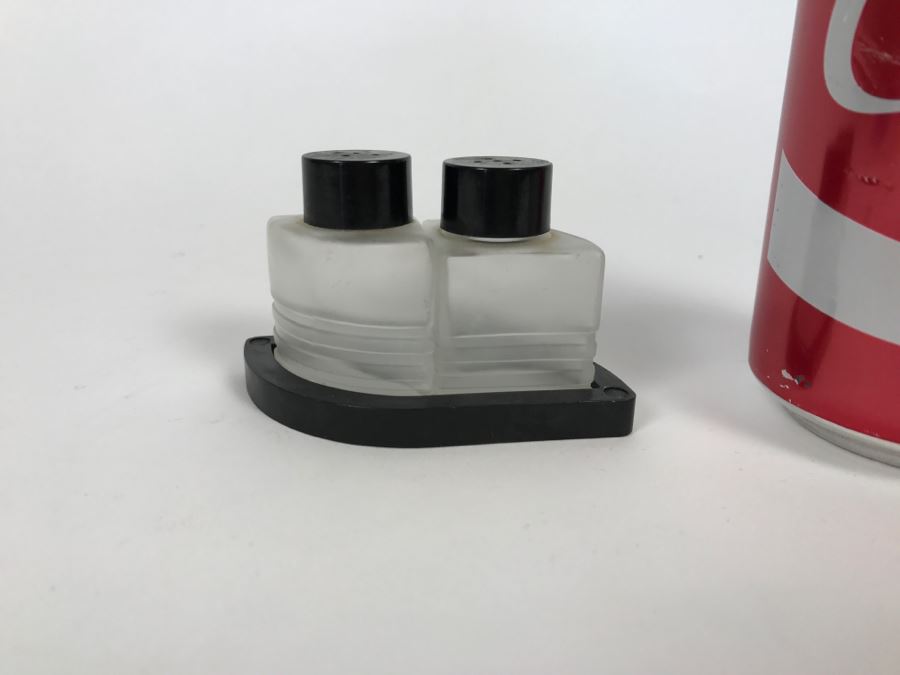 Vintage Art Deco Salt And Pepper Shakers With Black Holder [Photo 2]