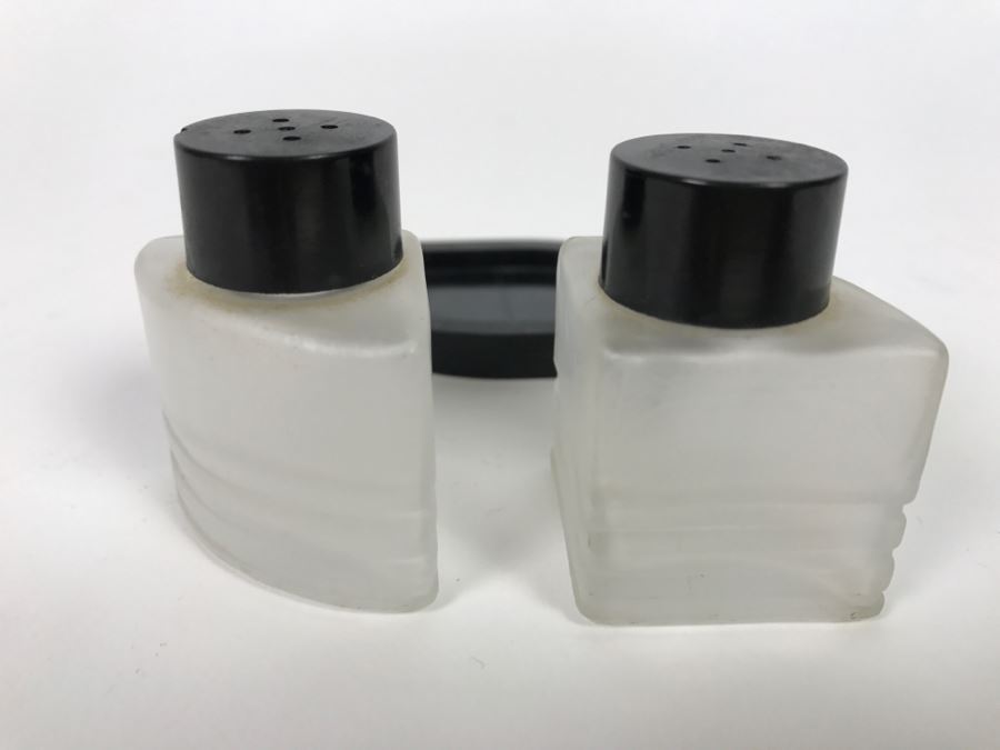 Vintage Art Deco Salt And Pepper Shakers With Black Holder [Photo 7]