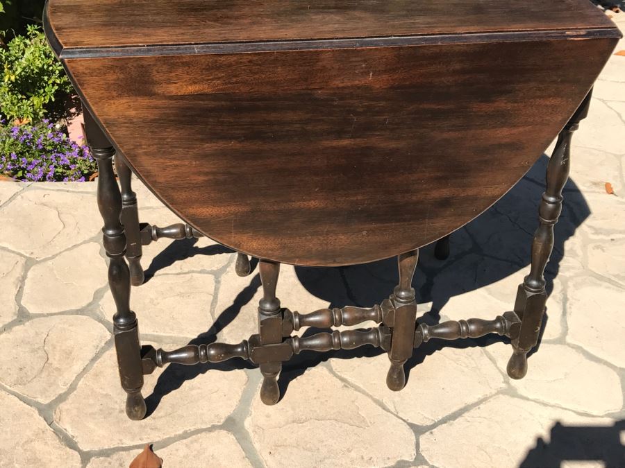 Vintage Gateleg Drop Leaf Farm Table With 2 Leaves [Photo 7]