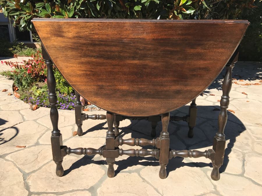 Vintage Gateleg Drop Leaf Farm Table With 2 Leaves [Photo 3]