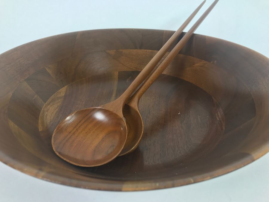 Vintage Woodcroftery Wooden Walnut Salad Bowl With Pair Of Mid-Century Modern Wooden Spoons [Photo 4]