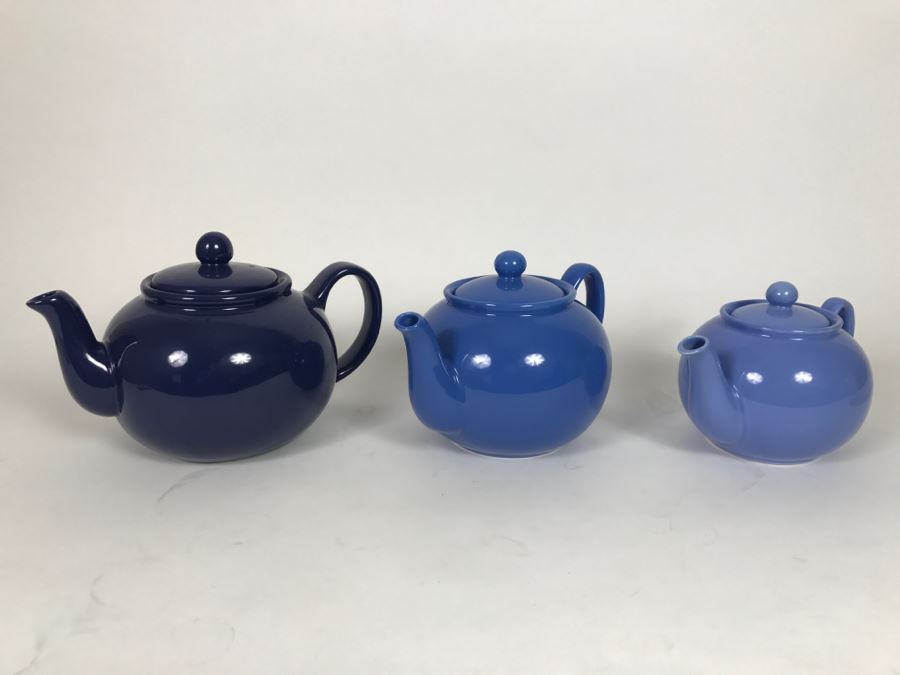 Set Of 3 Blue Teapots - One Is Pristine England [Photo 1]