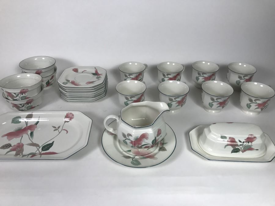 Mikasa Continental Silk Flowers China Set Cups, Saucers, Platter, Bowls, Covered Butter Dish, Gravy Boat Japan (25 Pieces) [Photo 3]