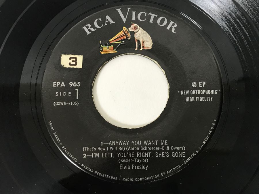 Vintage 45 Vinyl Record Carrying Case With ~50 45RPM Records Including Multiple Elvis Presley And Chuck Berry - See Inventory List In Photos - Records In Great Condition [Photo 20]