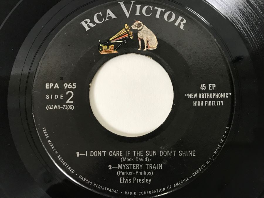 Vintage 45 Vinyl Record Carrying Case With ~50 45RPM Records Including Multiple Elvis Presley And Chuck Berry - See Inventory List In Photos - Records In Great Condition [Photo 23]