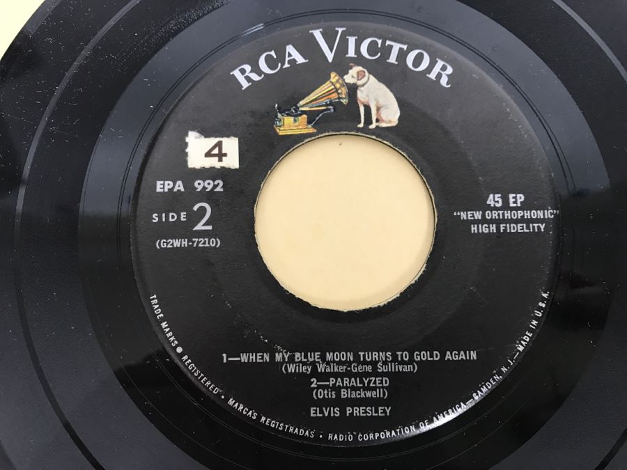 Vintage 45 Vinyl Record Carrying Case With ~50 45RPM Records Including Multiple Elvis Presley And Chuck Berry - See Inventory List In Photos - Records In Great Condition [Photo 15]