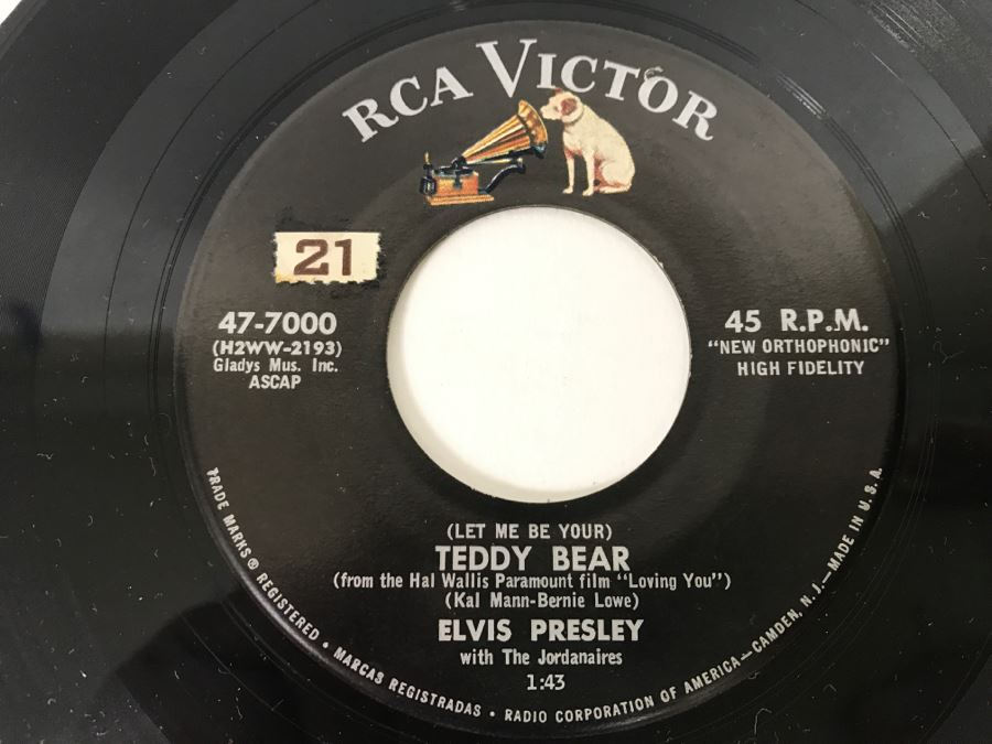 Vintage 45 Vinyl Record Carrying Case With ~50 45RPM Records Including Multiple Elvis Presley And Chuck Berry - See Inventory List In Photos - Records In Great Condition [Photo 28]